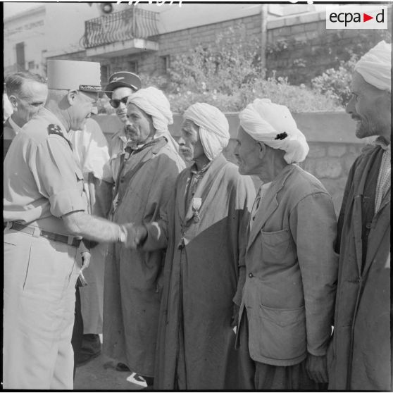 Le général Salan à Loverdo.