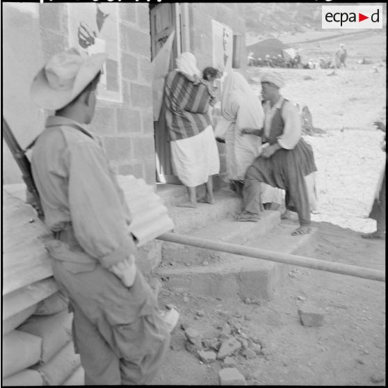 Sidi-Simiane. Le bureau de vote.