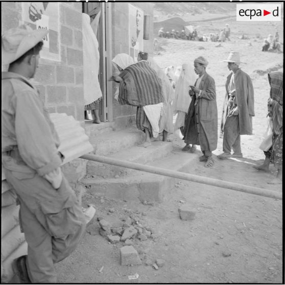Sidi-Simiane. Le bureau de vote.
