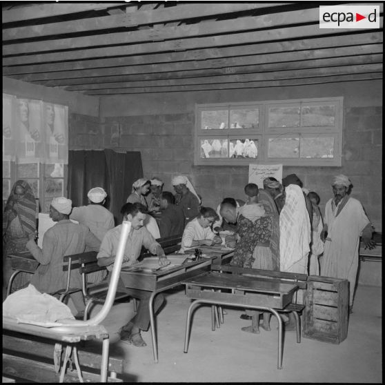 Sidi-Simiane. Le bureau de vote.