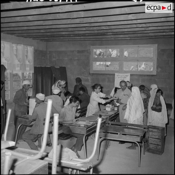 Sidi-Simiane. Le bureau de vote.