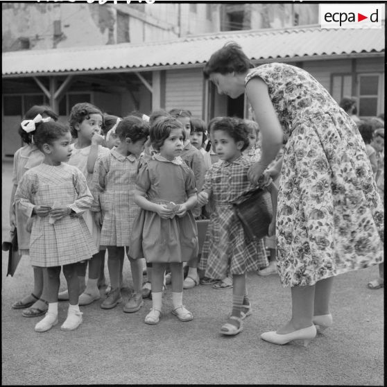 Alger. La rentrée des classes au lendemain du référendum.
