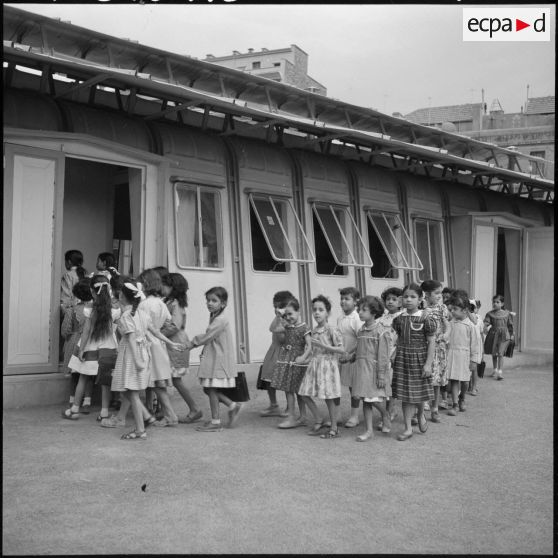 Alger. La rentrée des classes.