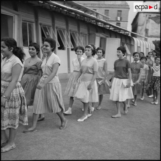 Alger. La rentrée des classes.
