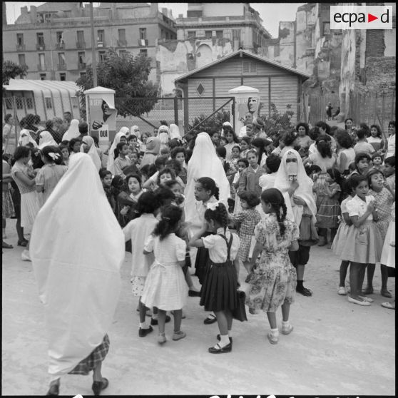 Alger. La rentrée des classes au lendemain du référendum.