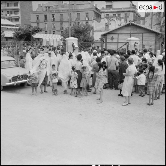 Alger. La rentrée des classes au lendemain du référendum.