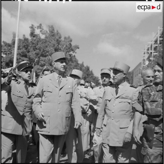 Le général de Gaulle en visite à Tiaret.