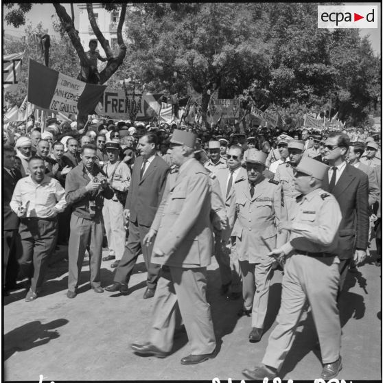 Le général de Gaulle en visite à Tiaret.