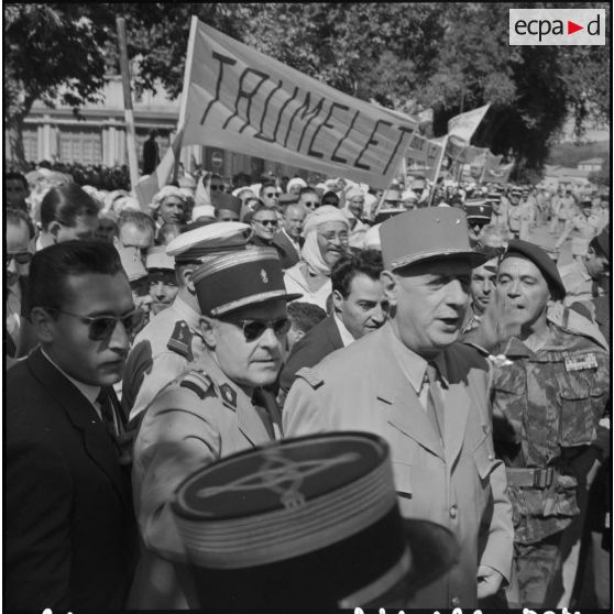 Le général de Gaulle en visite à Tiaret.