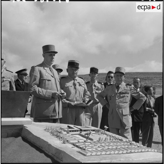 Le général de Gaulle en visite dans l'Oranais.