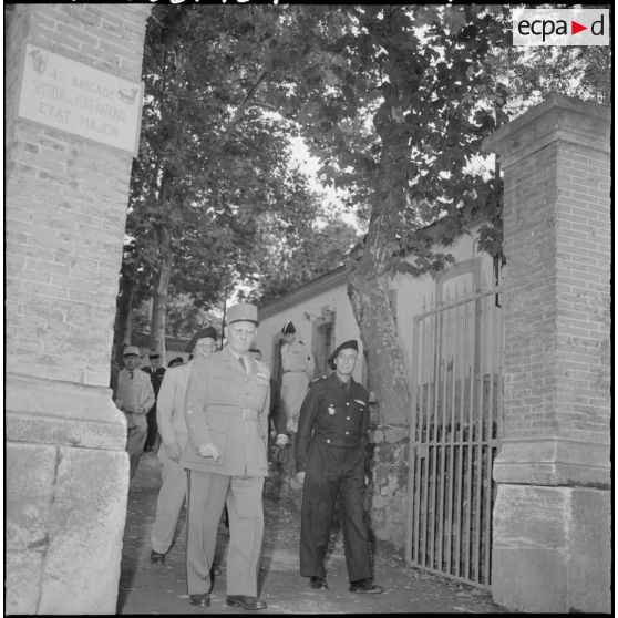 Le général Zeller en visite dans le secteur de Fort National.