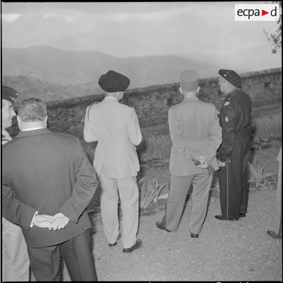 Visite du général Zeller en Kabylie.