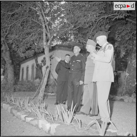 Visite du général Zeller en Kabylie.