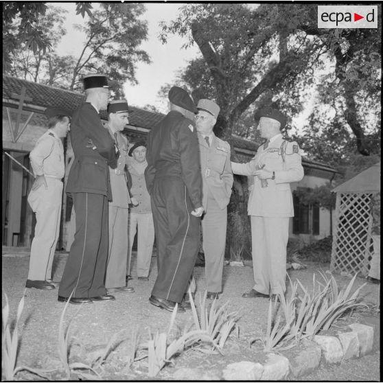 Visite du général Zeller en Kabylie.