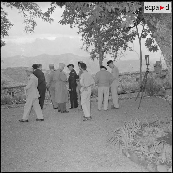 Visite du général Zeller en Kabylie.