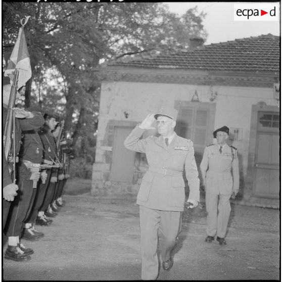 Cérémonie militaire à Fort National.