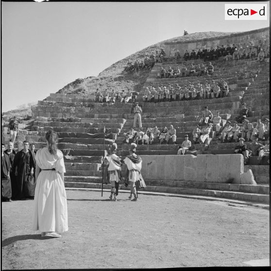 Pièce de théâtre dans le théâtre antique de Djemila.