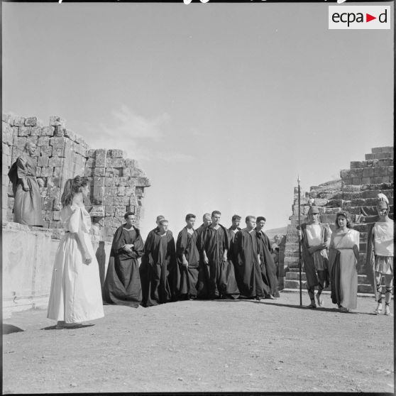 Pièce de théâtre dans le théâtre antique de Djemila.