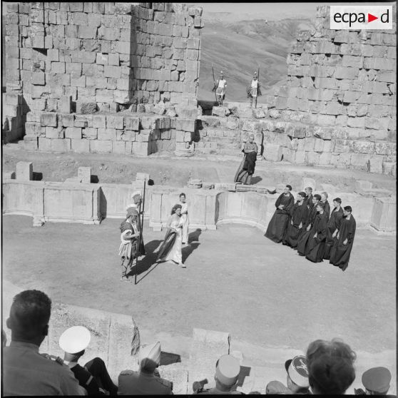 Pièce de théâtre dans le théâtre antique de Djemila.