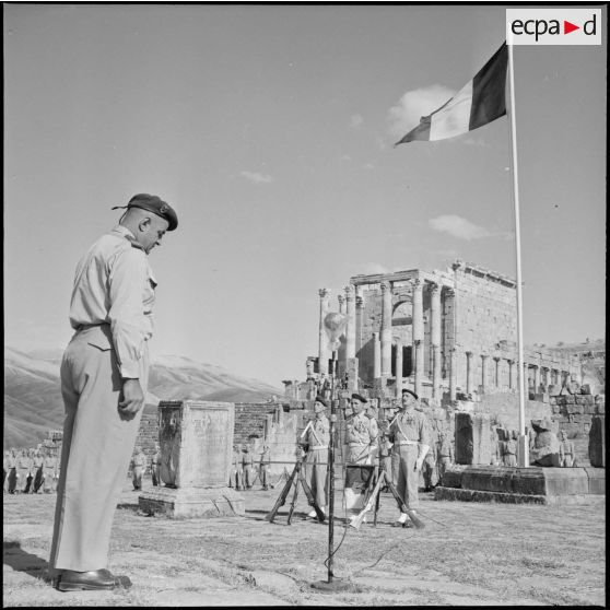 Cérémonie militaire à Djemila.