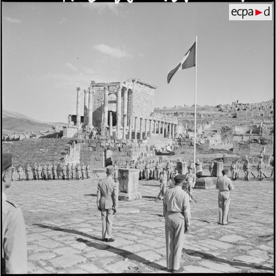 Cérémonie militaire à Djemila.