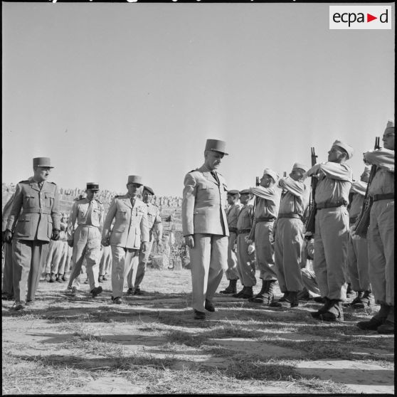 Cérémonie militaire à Djemila.