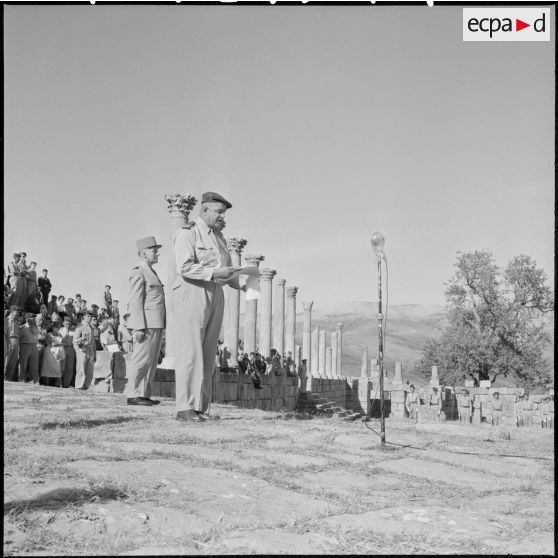 Cérémonie militaire à Djemila.