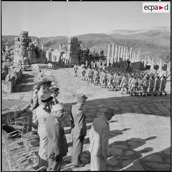 Cérémonie militaire à Djemila.