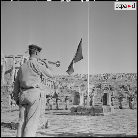 Cérémonie militaire à Djemila.