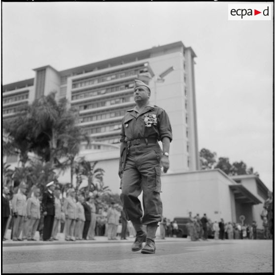 Cérémonie militaire à Alger.