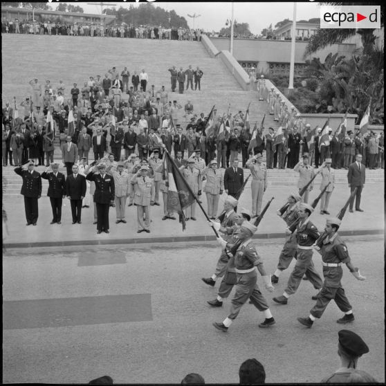 Cérémonie militaire à Alger.