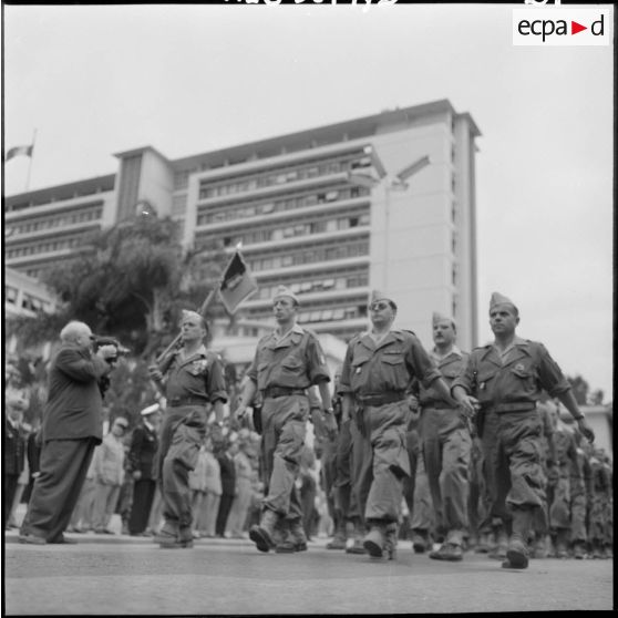 Cérémonie militaire à Alger.