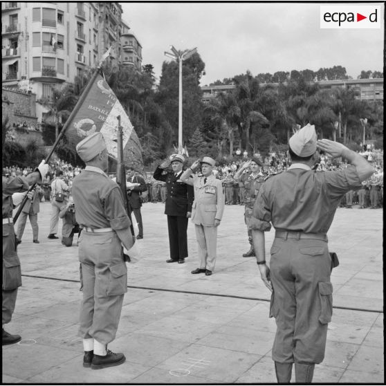 Cérémonie militaire au forum d'Alger.