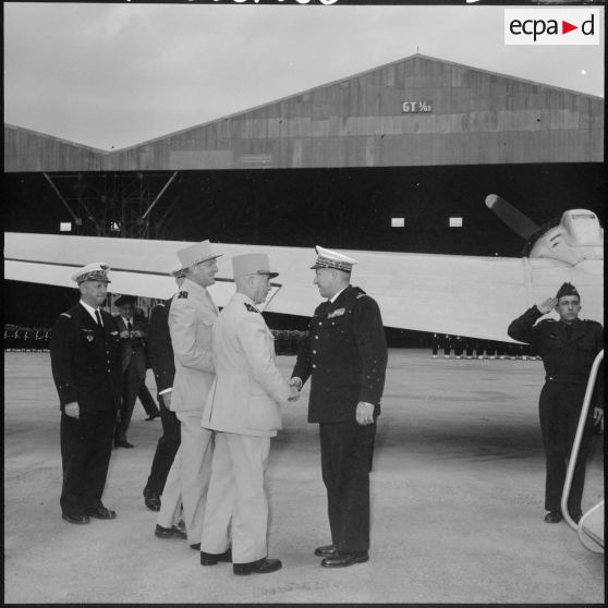 Arrivée du général Challe à Maison Blanche.