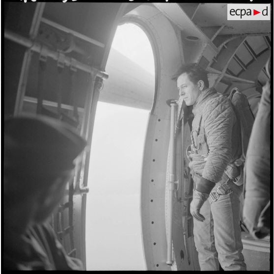 Entraînement au saut en parachute.