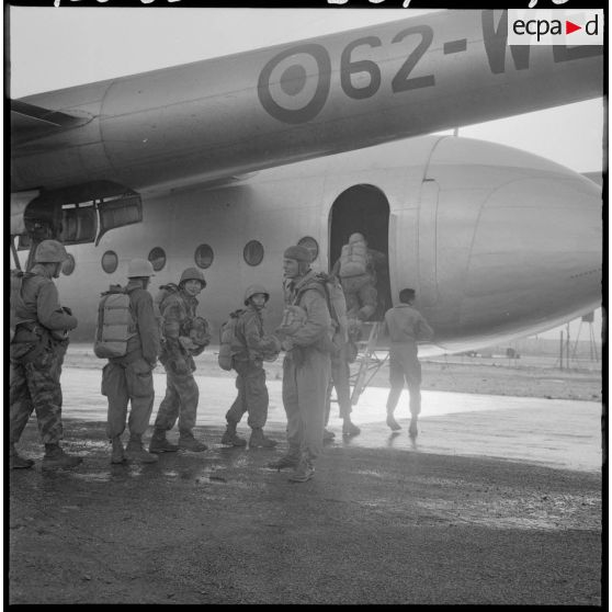 Entraînement de parachutistes.