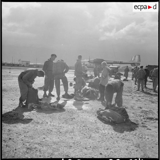 Entraînement de parachutistes.