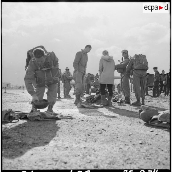 Entraînement de parachutistes.