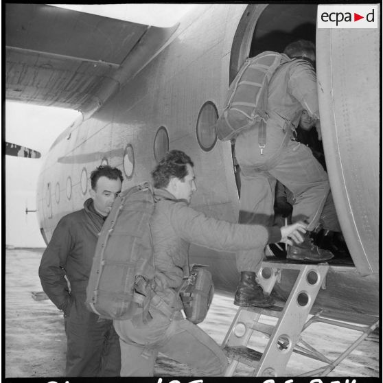 Entraînement de parachutistes.