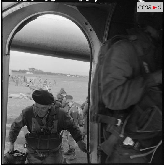 Entraînement au saut en parachute.