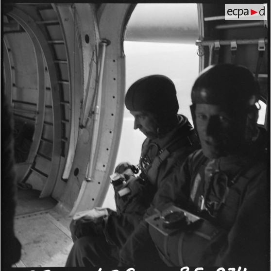 Entraînement de parachutistes.