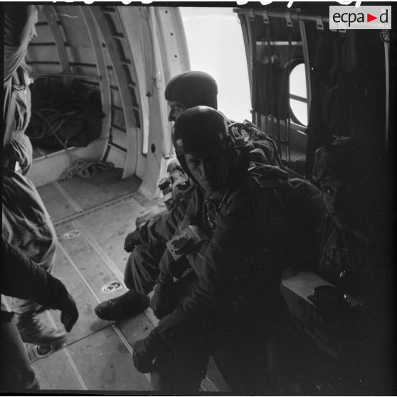 Entraînement de parachutistes.