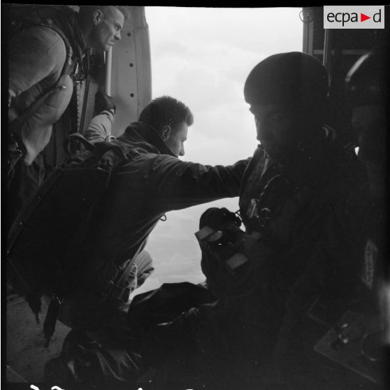 Entraînement de parachutistes.