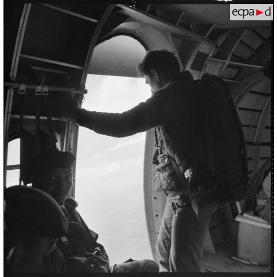 Entraînement de parachutistes.