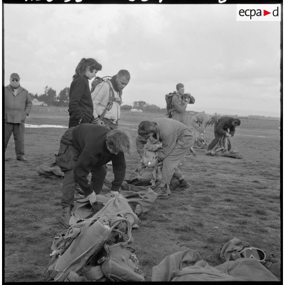 Entraînement de parachutistes.