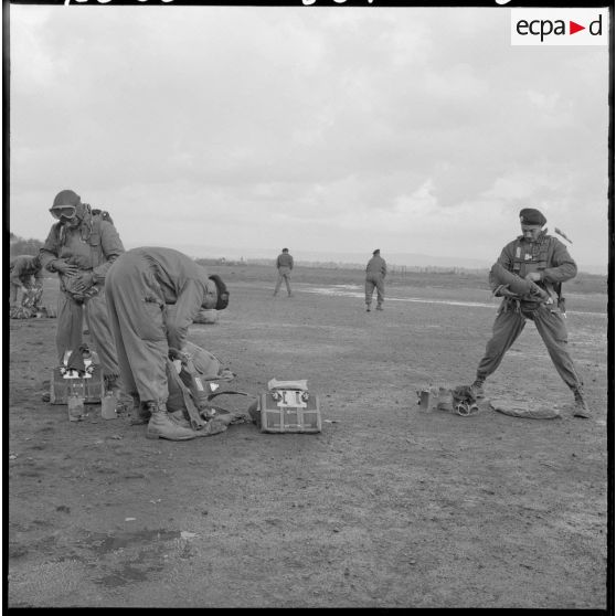 Entraînement de parachutistes.