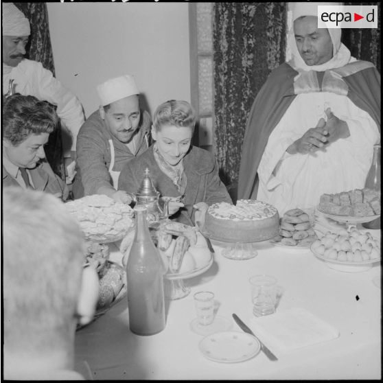 Voyage du général Salan au Sahara.