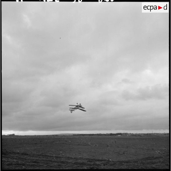 Meeting parachutistes-aviateurs à Maison-Blanche.