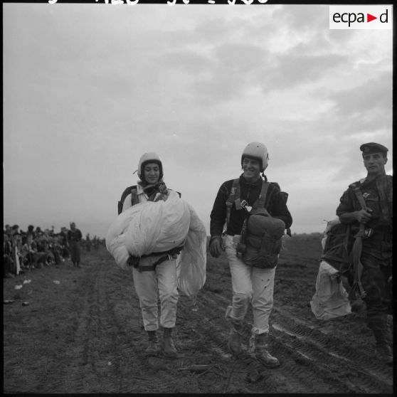 Meeting parachutistes-aviateurs à Maison-Blanche.