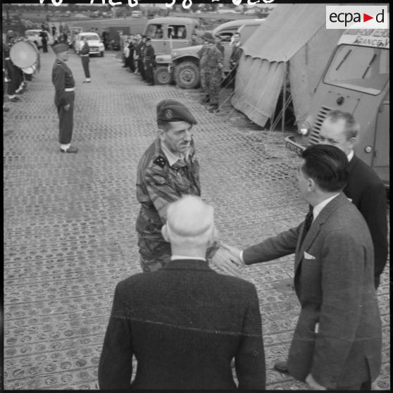 Meeting parachutistes-aviateurs à Maison-Blanche.